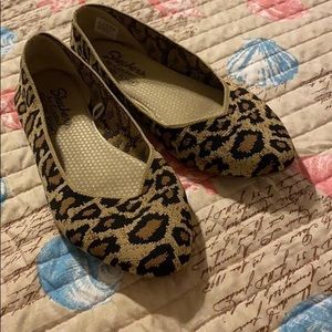 Sketchers leopard flats